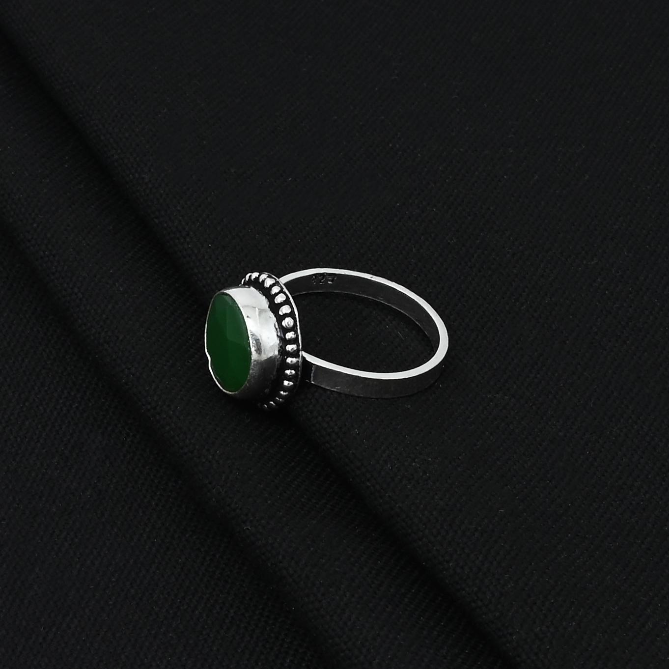 Stylish silver ring adorned with a beautiful green stone, designed to enhance any outfit with a touch of elegance