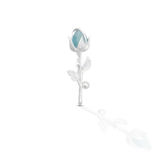 Silver flower design saree pin, a delicate accessory to enhance the elegance of your saree.