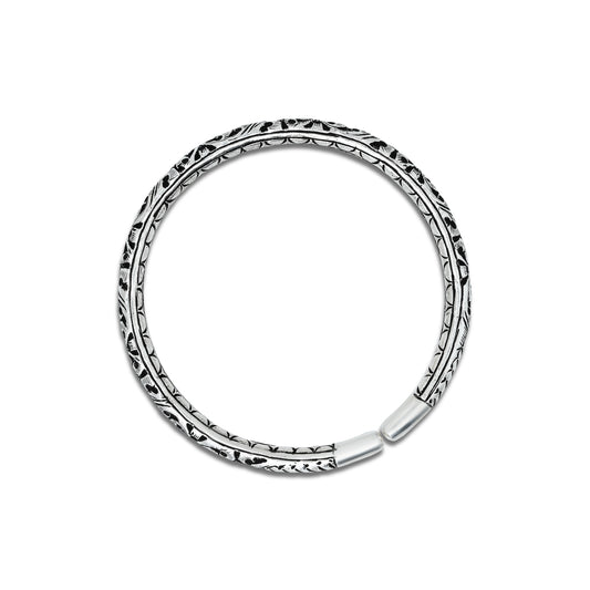 Elegant silver kada payal designed to showcase classic beauty.