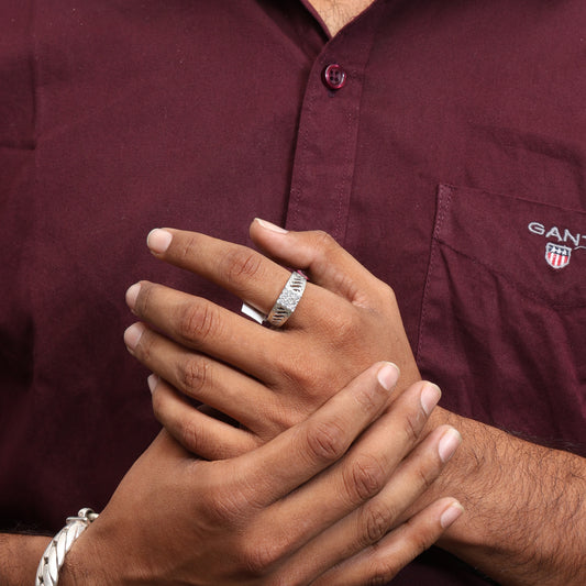 Minimalist silver ring with 'S' design and stone