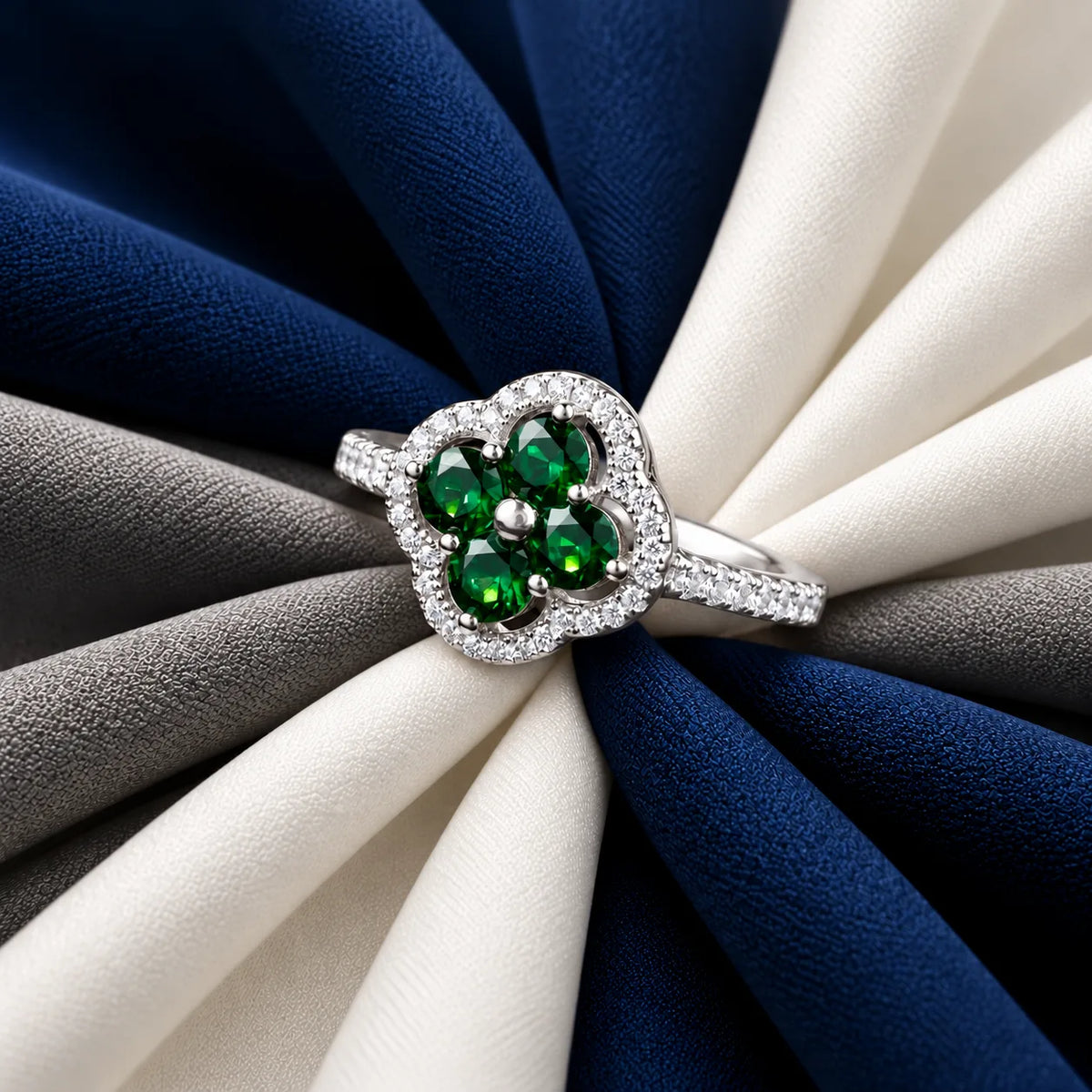 Luxury Emerald Flower Diamond Ring