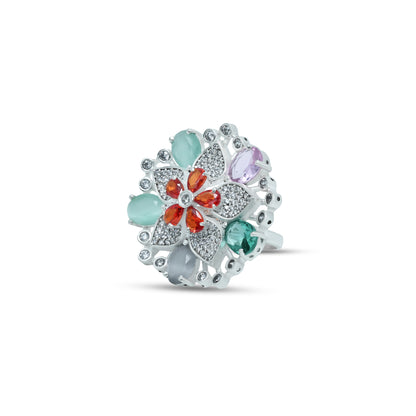 Beautiful sterling silver ring featuring an intricate flower design