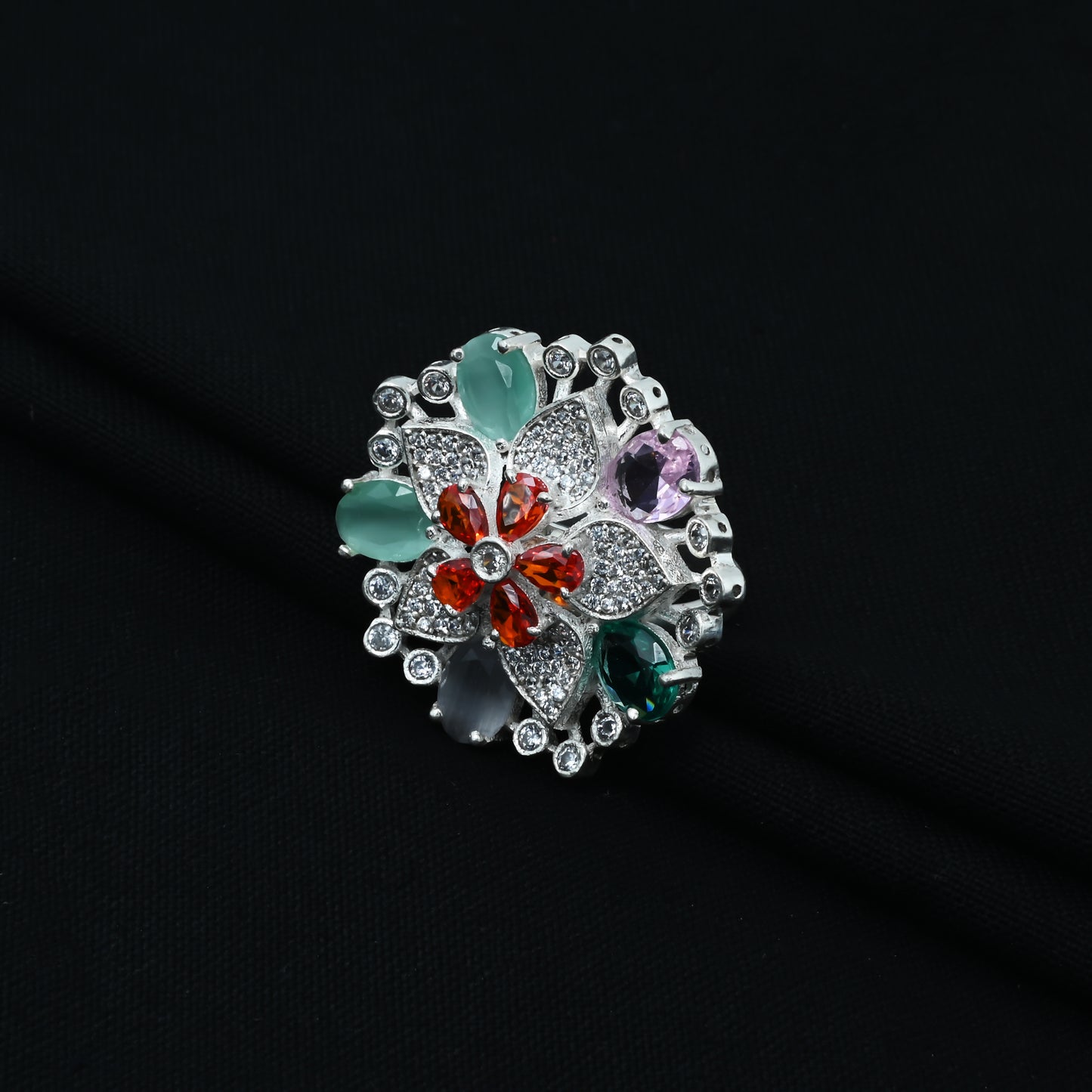 Elegant flower design sterling silver ring for a delicate look