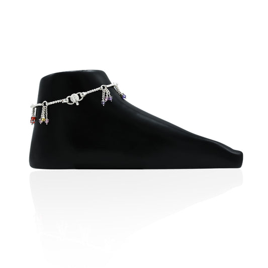 Charming silver anklet featuring delicate blooming bead accents