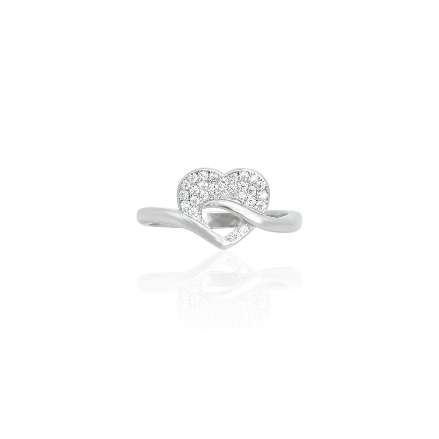 925 silver women's ring featuring a sparkling heart-shaped gemstone for a romantic touch