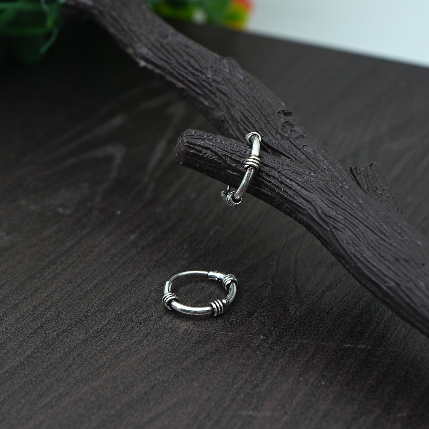 Trendy Unisex Silver Bali Earrings with Sleek Design