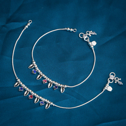 Charming sterling silver payal adorned with cowrie shells, perfect for a boho and fashionable style.