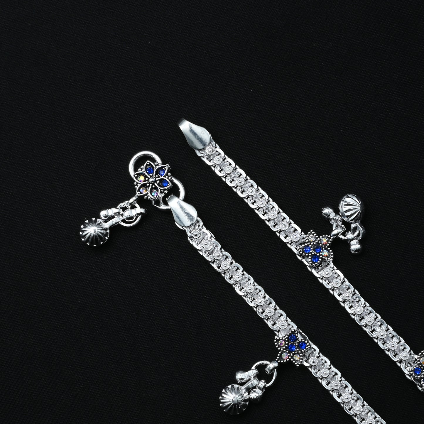 Women's silver payal adorned with blue stone flowers