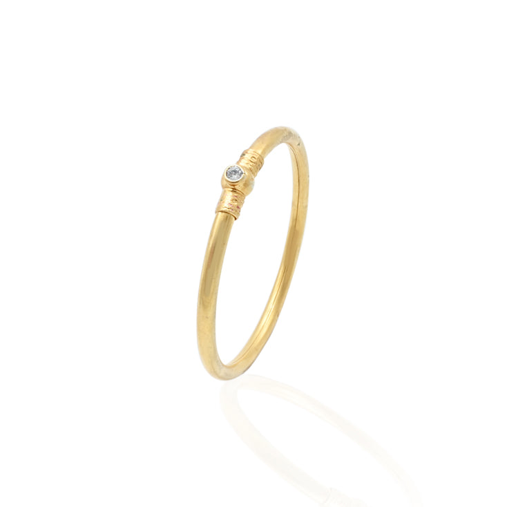 Elegant silver kada featuring bold gold sharpness detailing