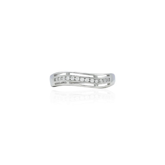 Silver ring for girls featuring a romantic design, perfect for expressing love.