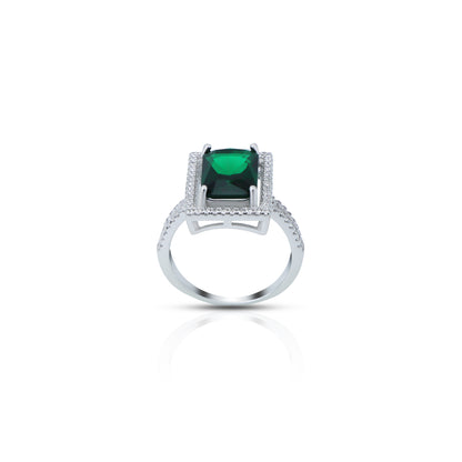 Elegant silver ring featuring a vibrant emerald.