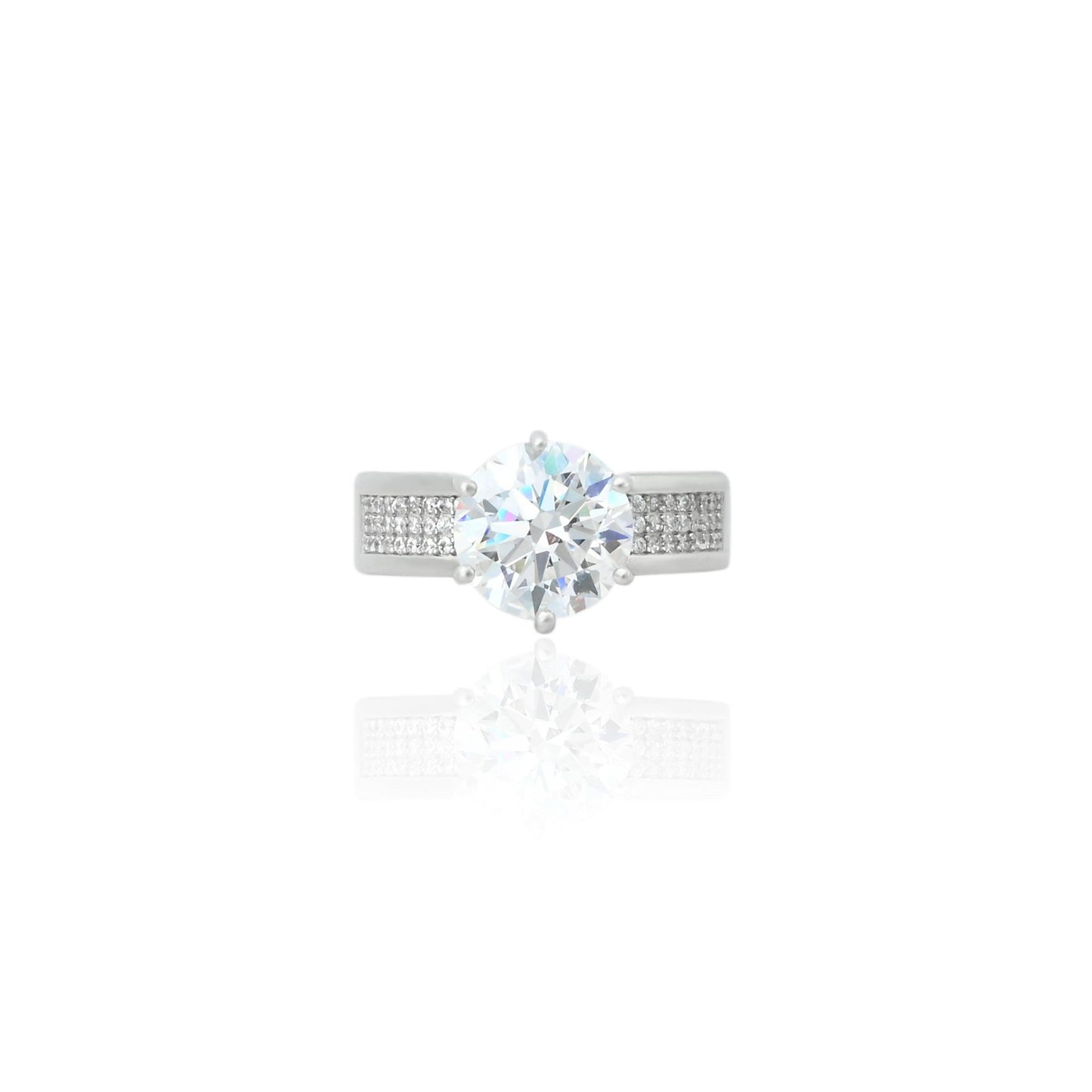 Stunning 925 silver ladies' ring featuring a brilliant cubic zirconia solitaire