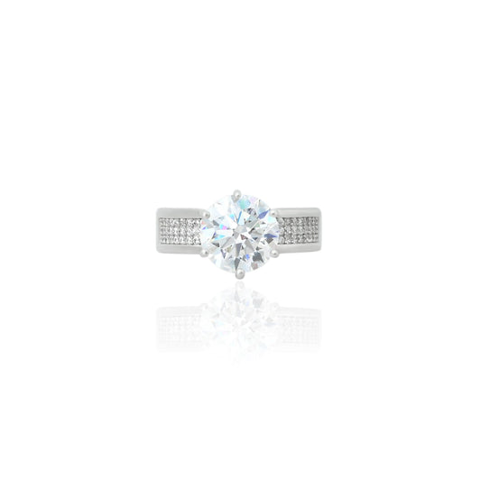 Stunning 925 silver ladies' ring featuring a brilliant cubic zirconia solitaire