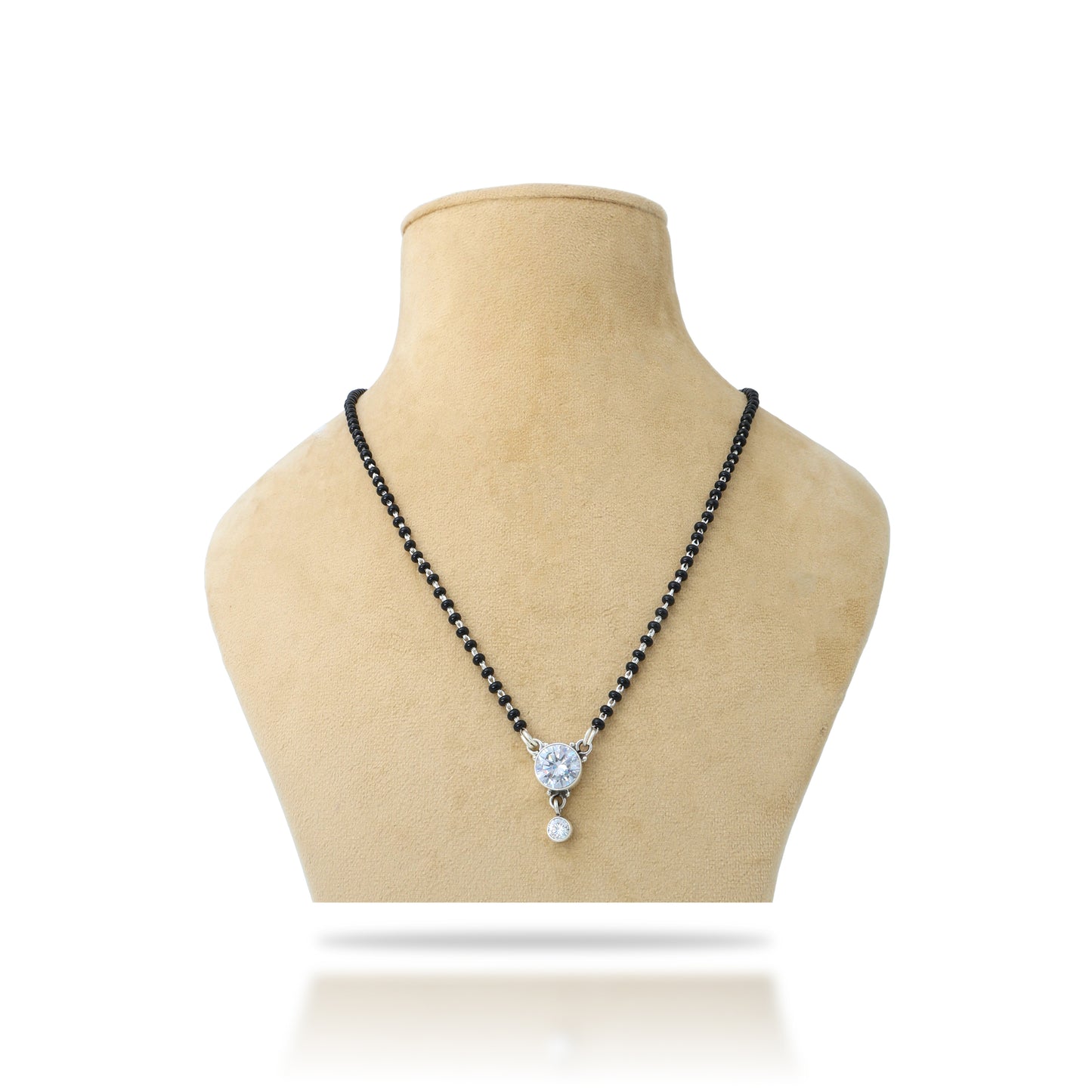 Elegant silver mangalsutra featuring a classic round American diamond for a timeless look