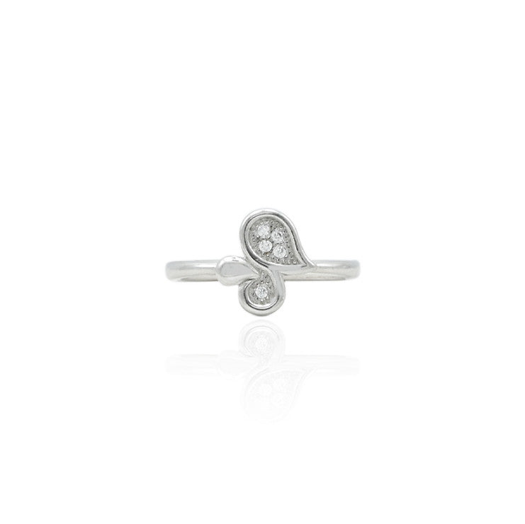 Silver ring featuring a dual-show design for a perfect look.