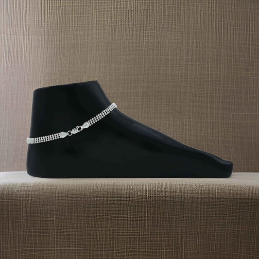 Delicate chain-style silver payal made of sterling silver with small beads