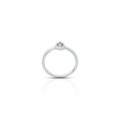 Charming round green gemstone studded silver ring for a stylish look.