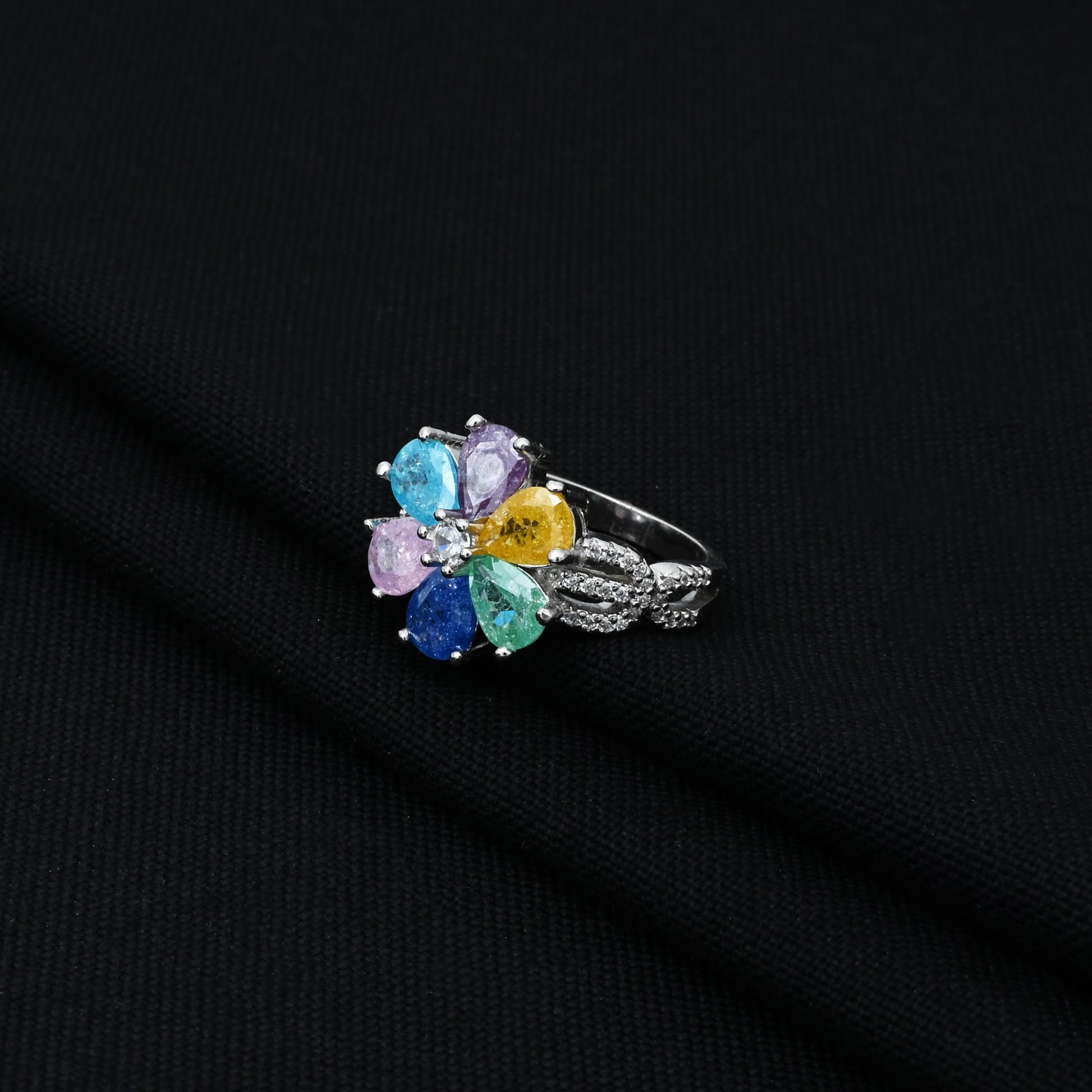 Stylish silver ring with a colorful flower and leaf pattern, offering a playful yet elegant touch to any outfit.