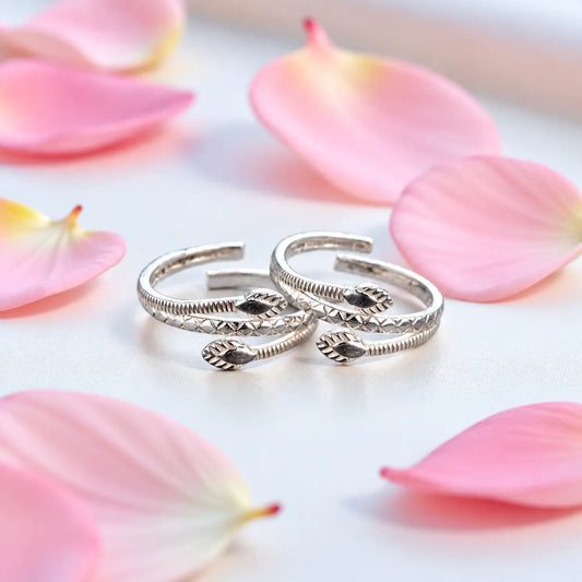 Silver Cross Leaf Design Adjustable Toe Ring (Bichiya) for Women