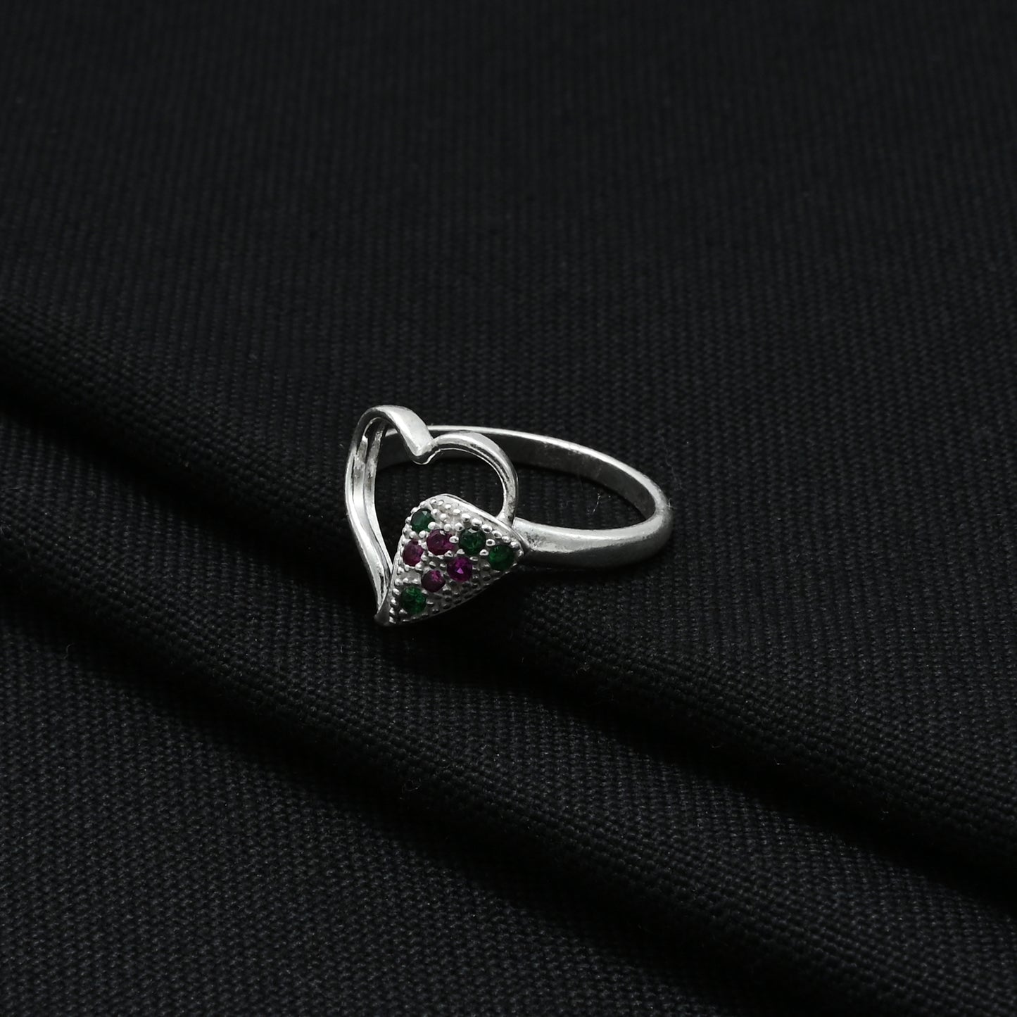 Stylish silver ring with a passionate heart-shaped love design