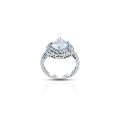 Elegant halo design featuring American diamonds in silver.