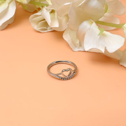 Romantic Silver Ring with Heart Design – Elegant and Heartfelt