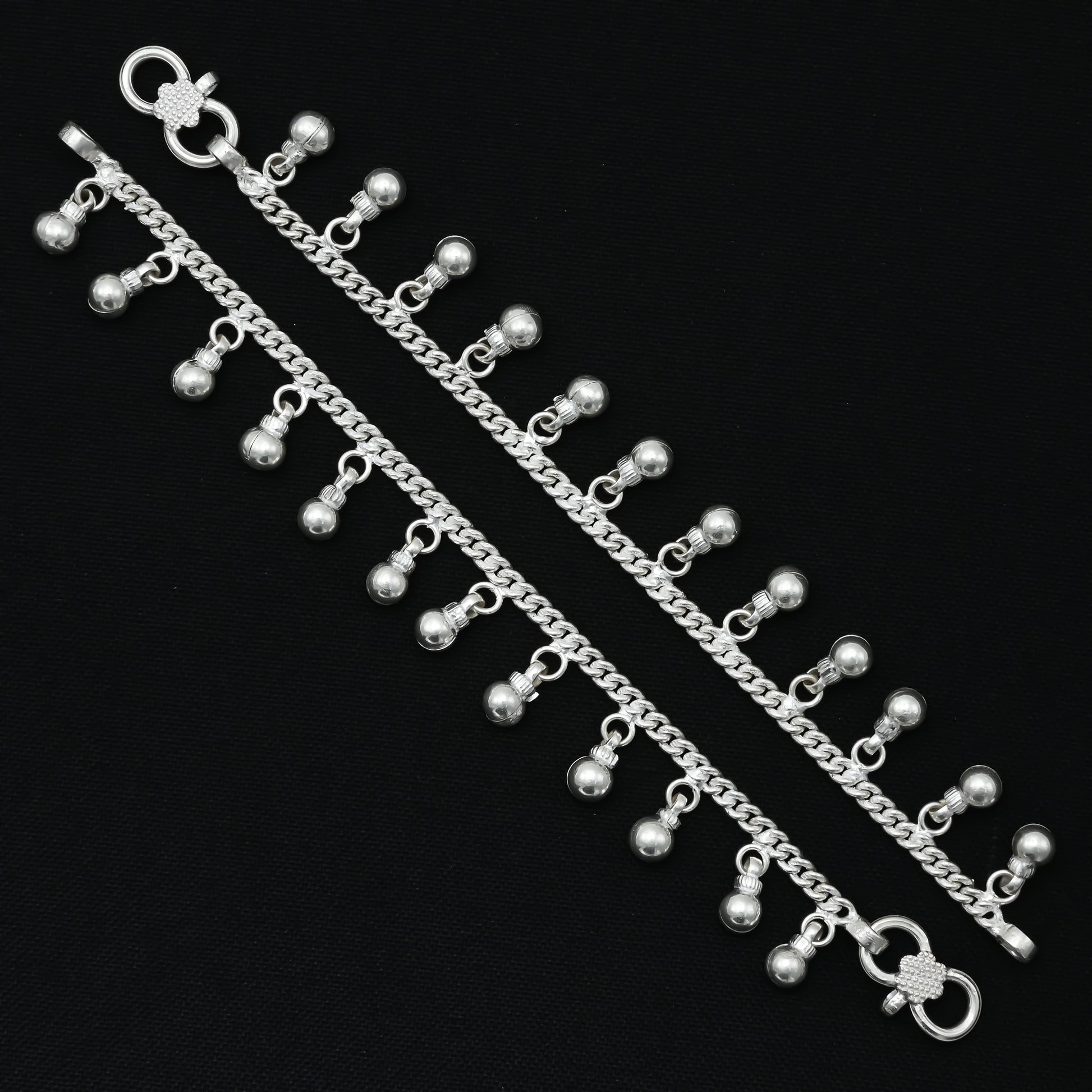 Baby anklet with silver chain pattern and small ghungroo