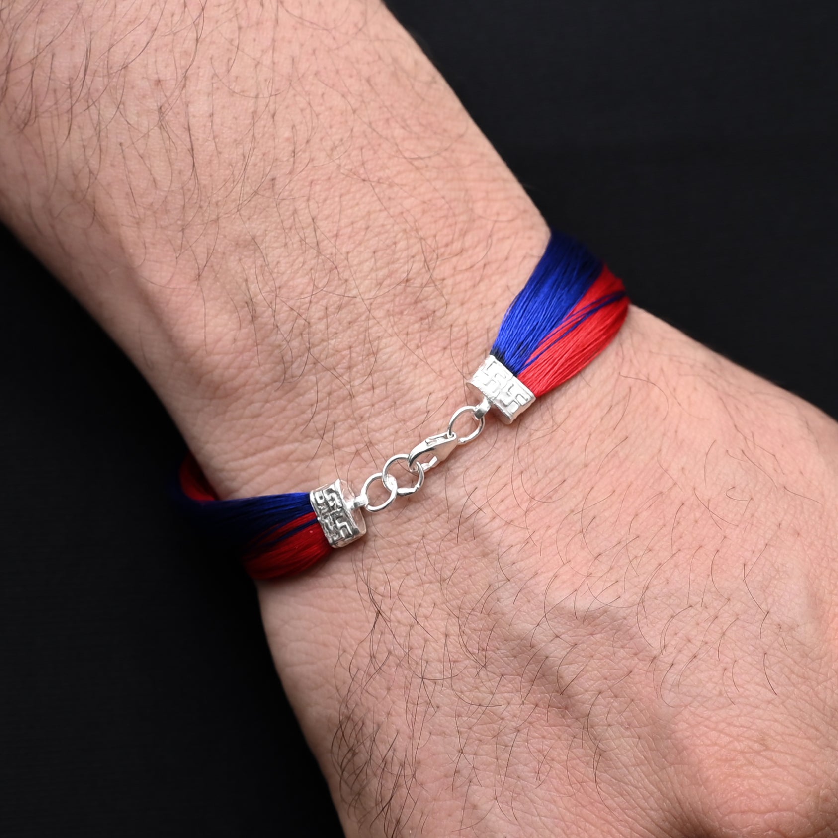 Timeless silver moli bracelet for men with a striking blue and red combination for a modern flair