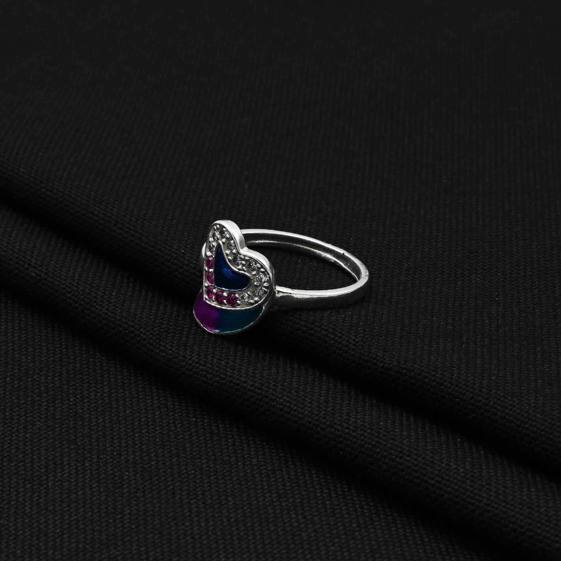 Stylish silver ring showcasing a vibrant blue heart stone, offering a glamorous and timeless accessory.