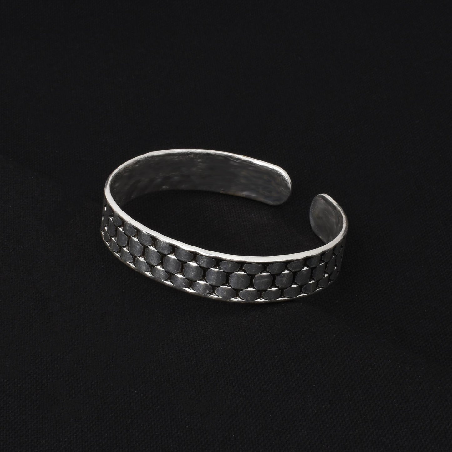 Modern silver kada for him with a casual and attractive design