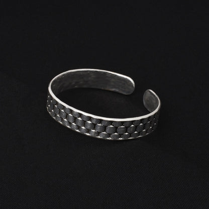 Modern silver kada for him with a casual and attractive design