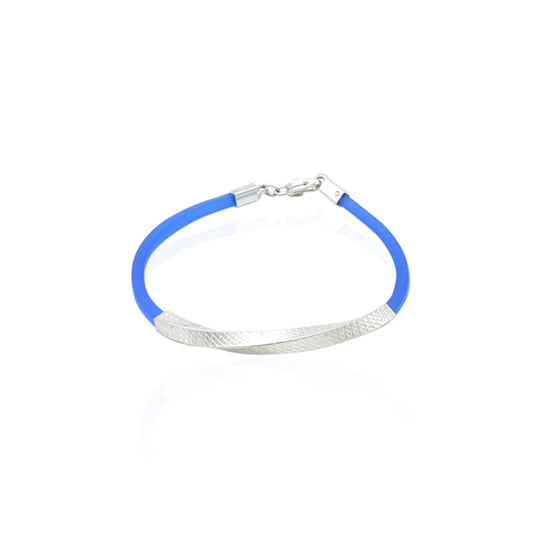 Charming silver bracelet with a gorgeous ranny blue centerpiece, perfect for a vibrant accessory