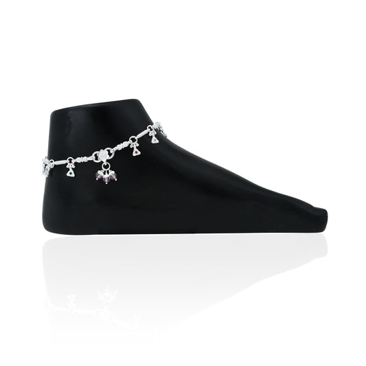 Elegant silver anklet featuring a unique and charming treasure motif