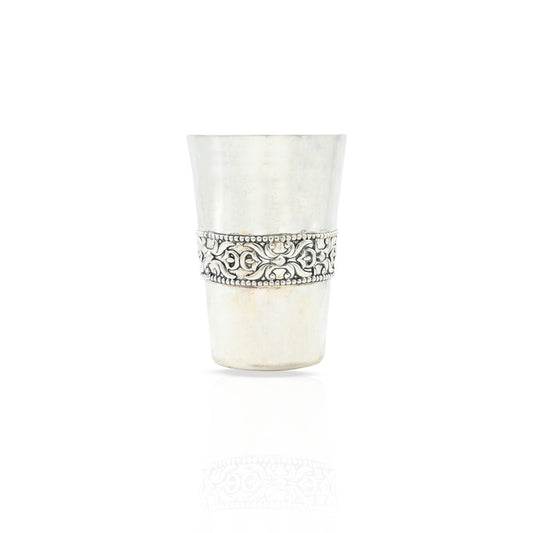 Elegant silver-coated design glass, perfect for adding sophistication to your tableware