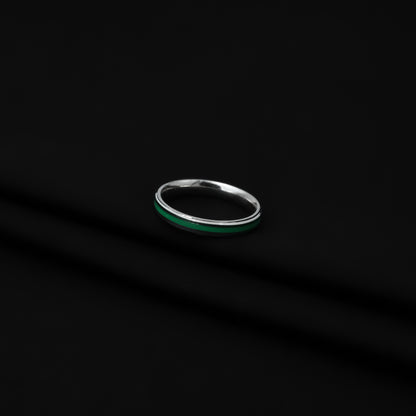 Sleek and chic sterling silver ring for girls, adorned with a trendy green stripe