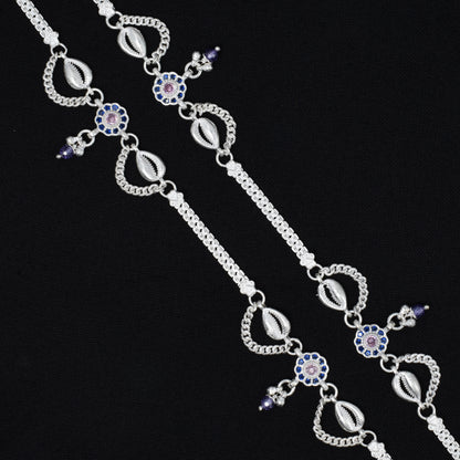 Elegant silver anklet featuring timeless traditional design details