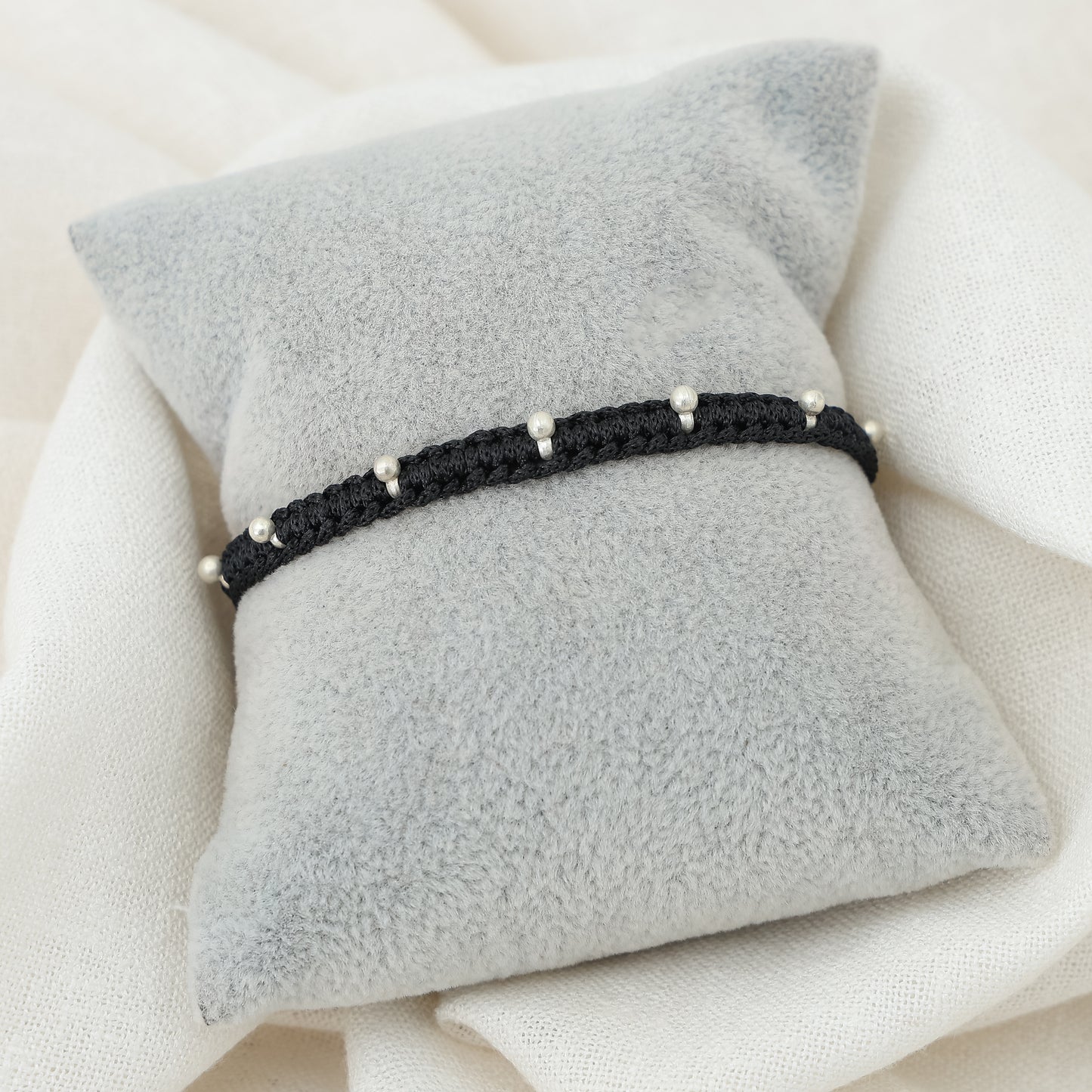 Silver Dhaga bracelet Little Buds