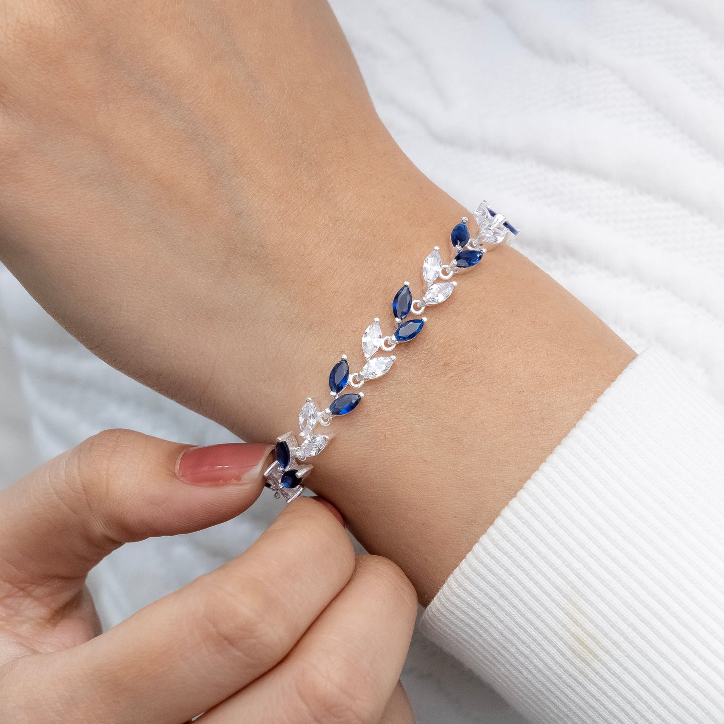 Three Colour Pattern Silver Bracelet (Any Color One Pcs)