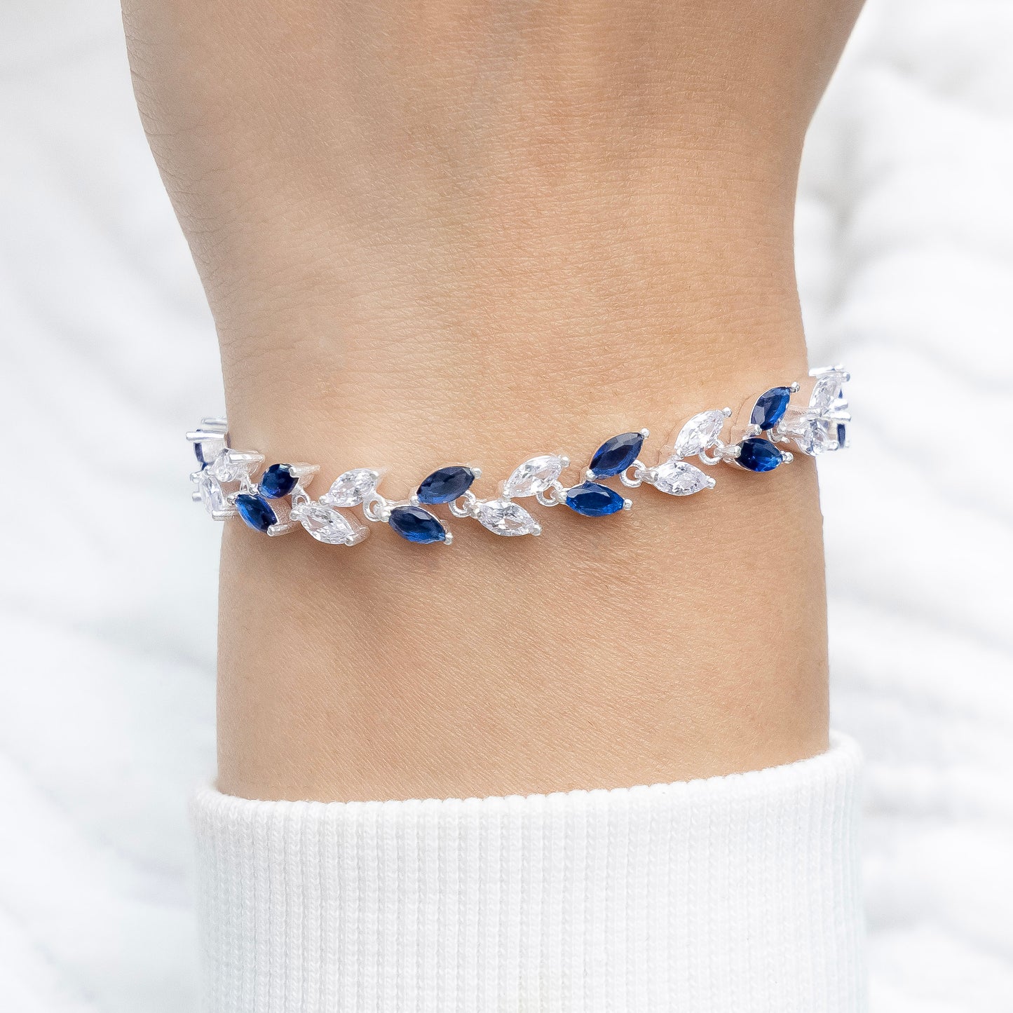 Three Colour Pattern Silver Bracelet (Any Color One Pcs)