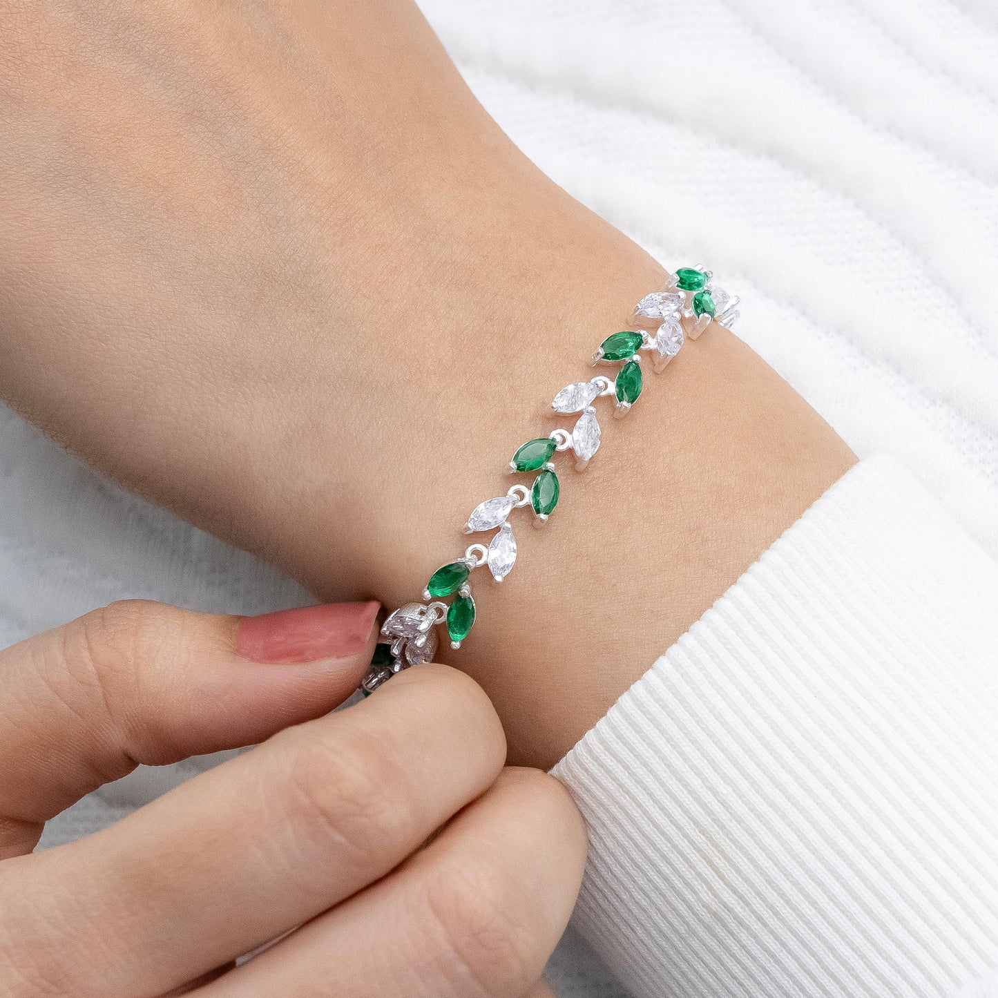 Three Colour Pattern Silver Bracelet (Any Color One Pcs)