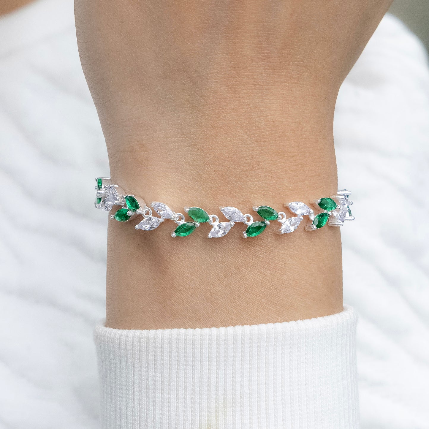 Three Colour Pattern Silver Bracelet (Any Color One Pcs)