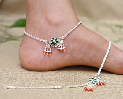 Antique minimalist green floral charm payal, blending traditional design with modern elegance