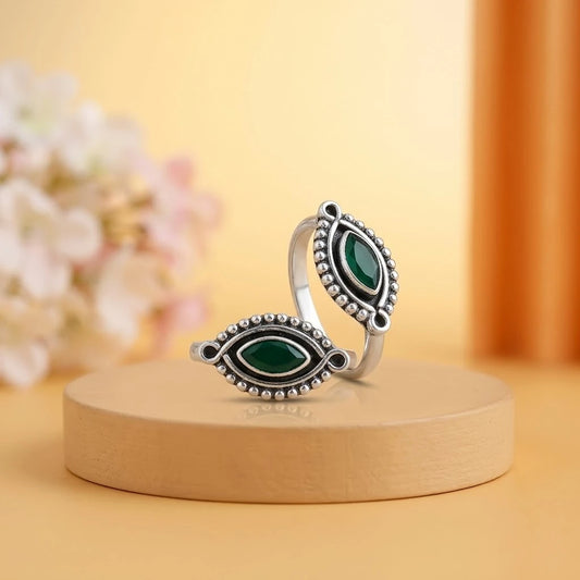 Delightful Green Cut Stone Silver Toe Rings