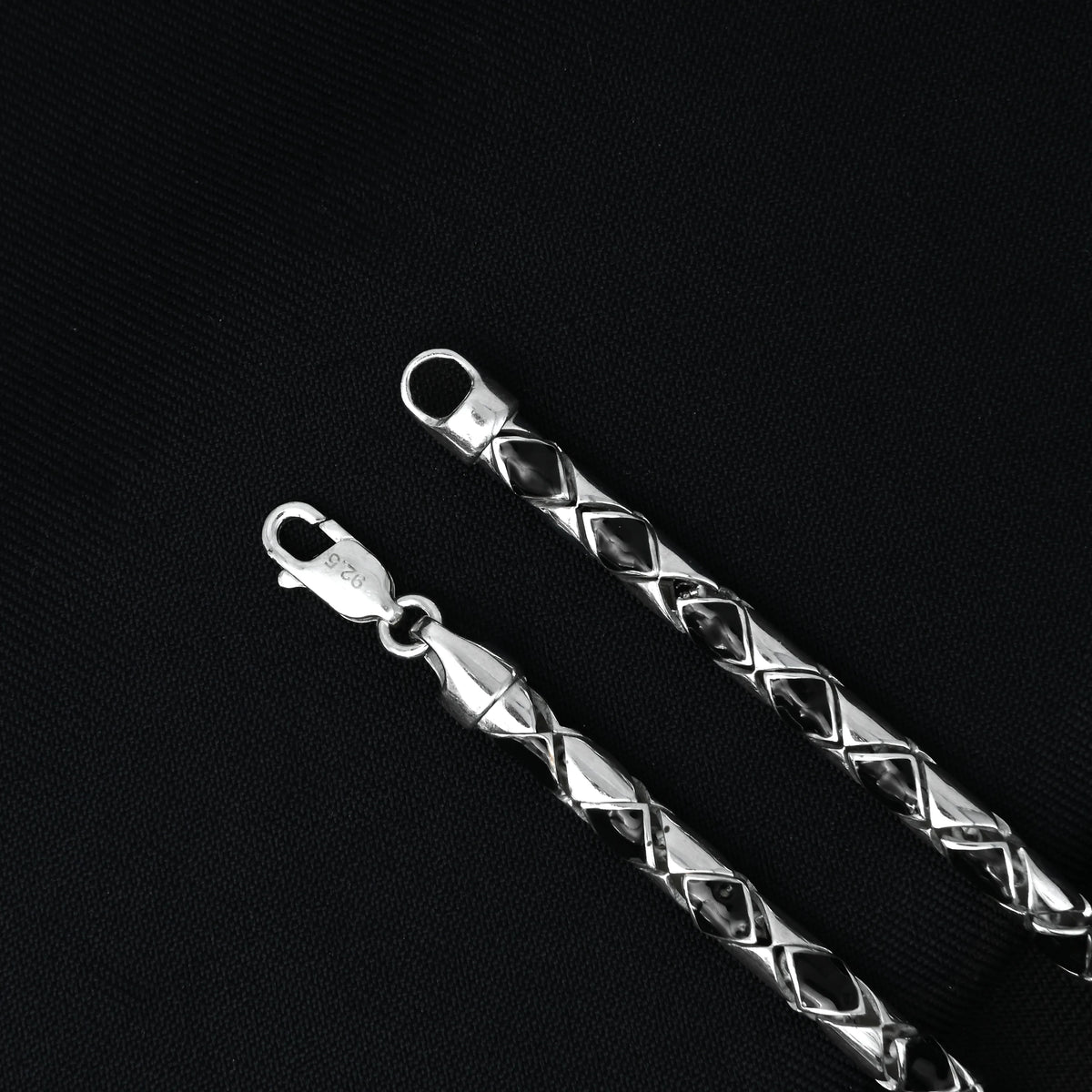 Elegant Textured Silver Chain For Boys
