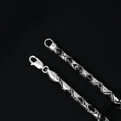 Elegant Textured Silver Chain For Boys
