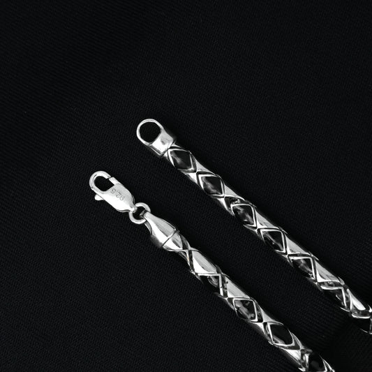 Elegant Textured Silver Chain For Boys
