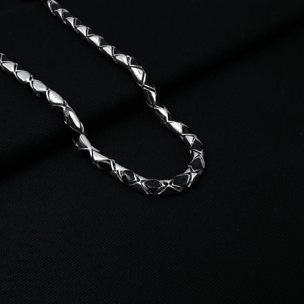 Elegant Textured Silver Chain For Boys
