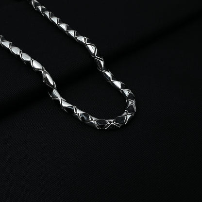 Elegant Textured Silver Chain For Boys
