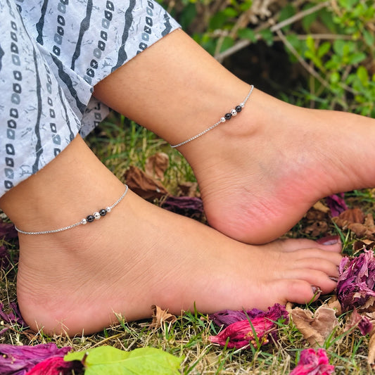 Everyday Wear Black Bud Silver Anklet
