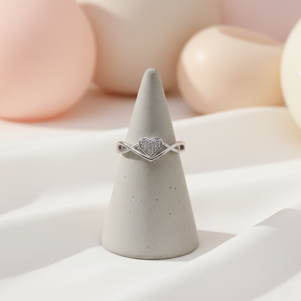 Gorgeous Silver Ring with Heart-Shaped Gem for a Romantic Touch.